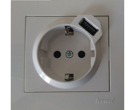 696686 - Lezard RAIN роз. СУ 1 мест. + USB 2,1 А 1 мест., бел. (земля) (корпус PC) 703-0202-181 (1)