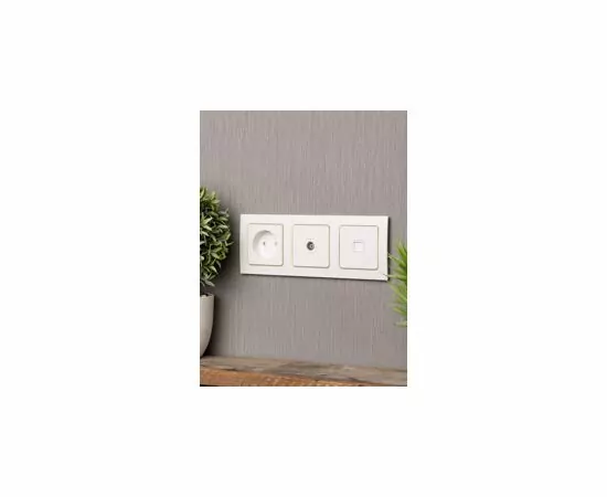 769031 - EKF Стокгольм рамка 3 мест. белая с линией цвета зеленый (PC) EAM-G-302-10 (11)